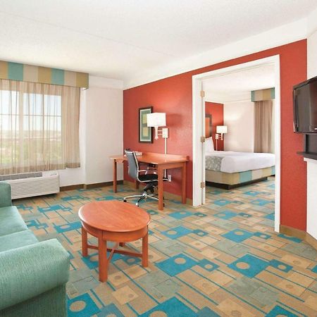 La Quinta By Wyndham Colorado Springs South Airport Hotel Екстериор снимка