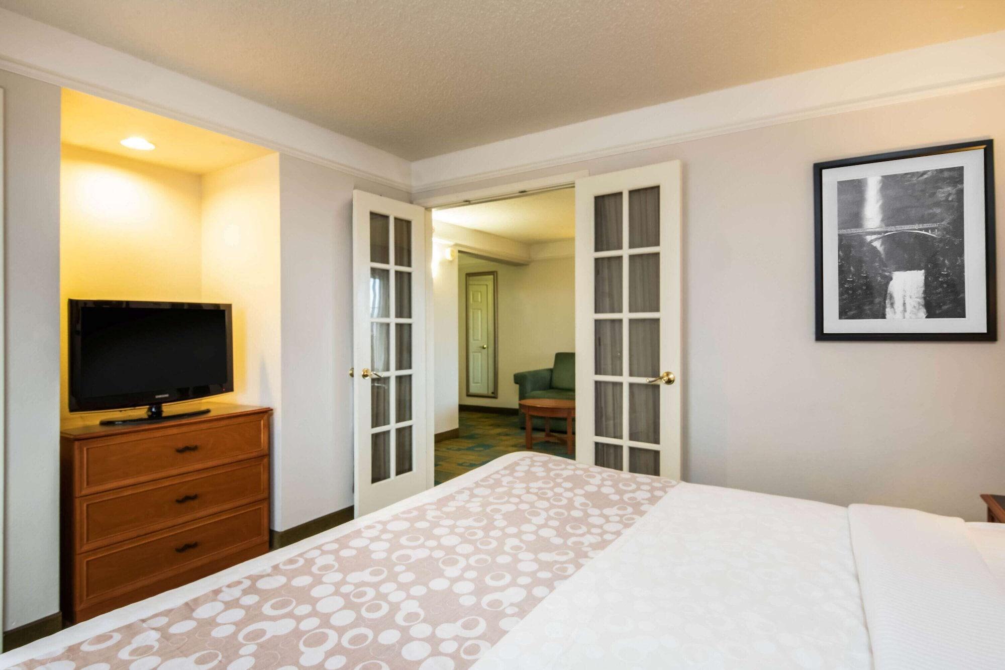 La Quinta By Wyndham Colorado Springs South Airport Hotel Екстериор снимка