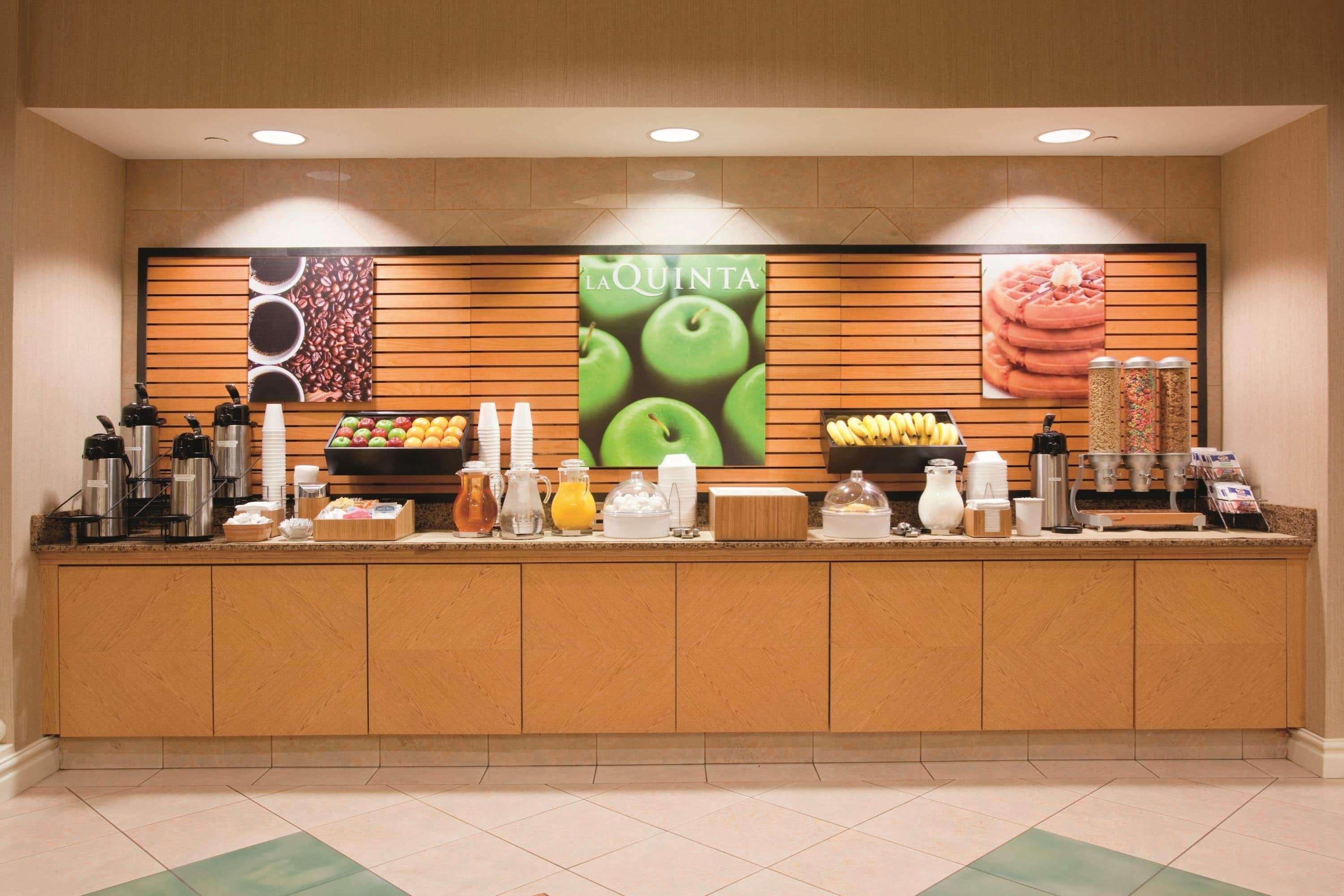 La Quinta By Wyndham Colorado Springs South Airport Hotel Екстериор снимка
